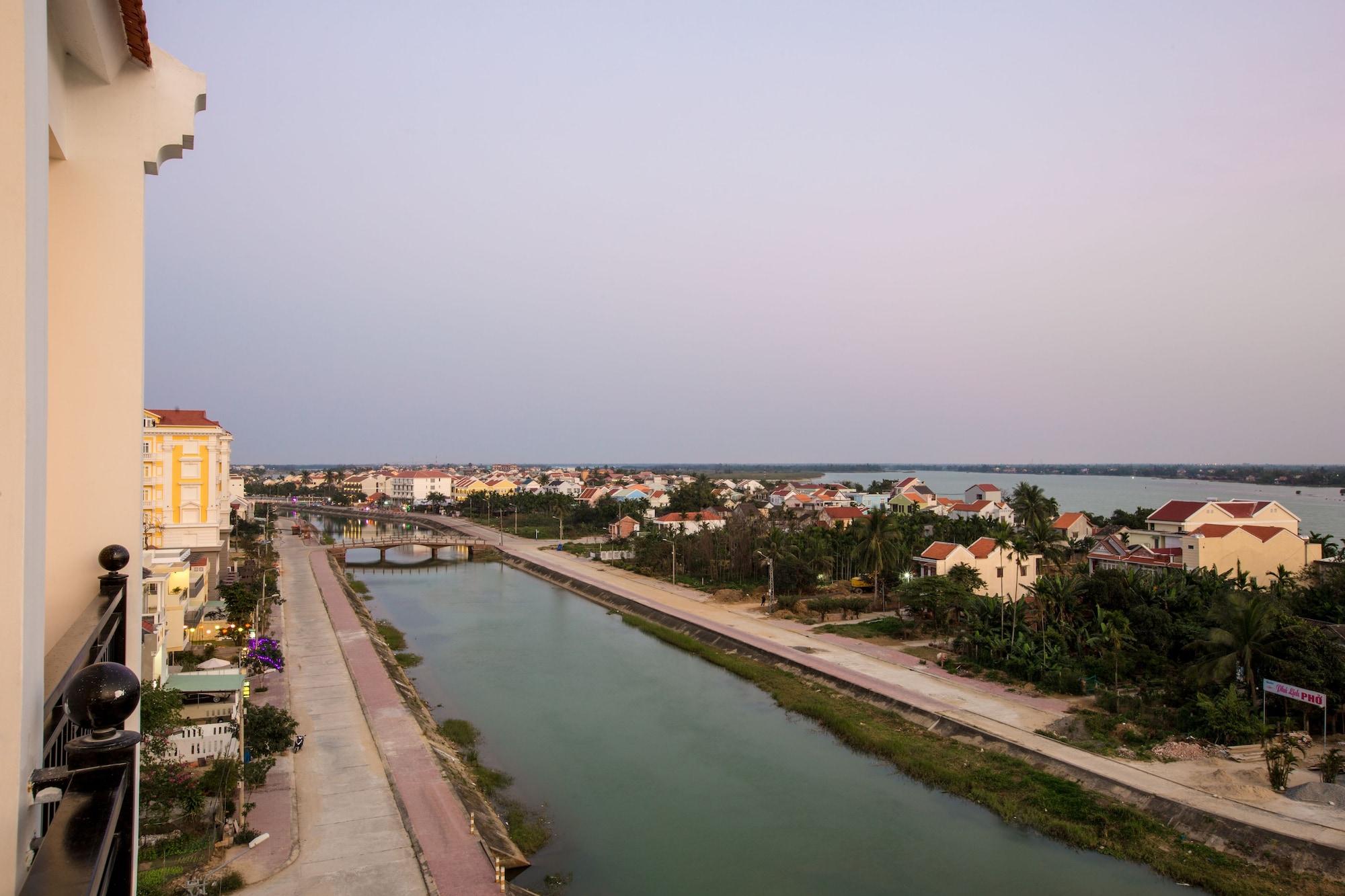 River Suites Hoi An Bagian luar foto